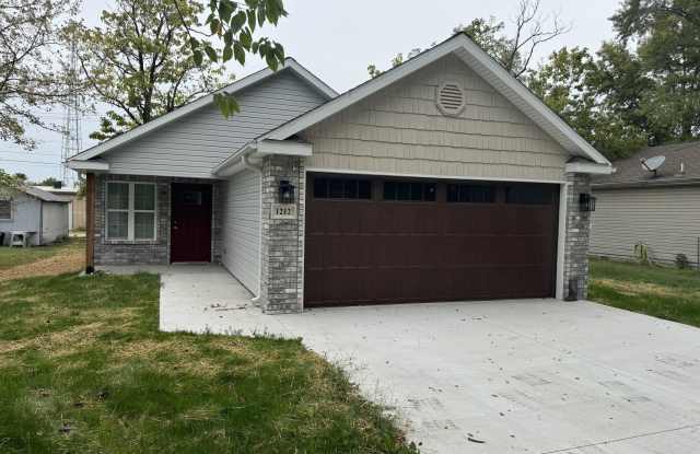 1212 Wisconsin Avenue - 1212 Wisconsin Avenue, Joplin, MO 64801