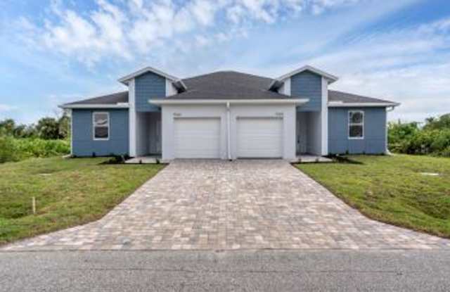 Brand new Duplex stocked with upgrades photos photos