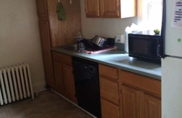 Four Bedroom Two Bath Off Campus Student Housing  Duquense, Pitt, South Side Gallery 3