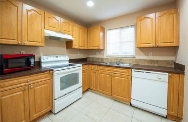 976 North 18th Court - 976 North 18th Court, Hollywood, FL 33020