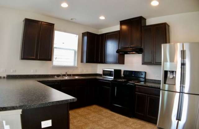 6200 Garden Rose Path Gallery 2