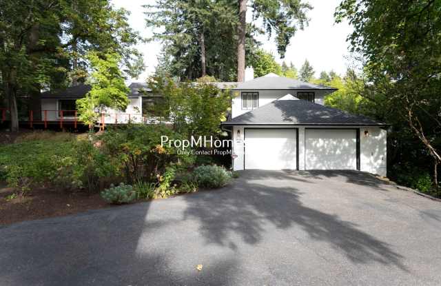 Beautiful Lake Oswego Home with 4 Bedrooms, 3 Baths & Entertaining Spaces Gallery 1
