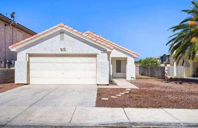 3 Bedroom Home With Backyard Near Freeway! photos photos 3 Bedroom Home With Backyard Near Freeway! photos photos