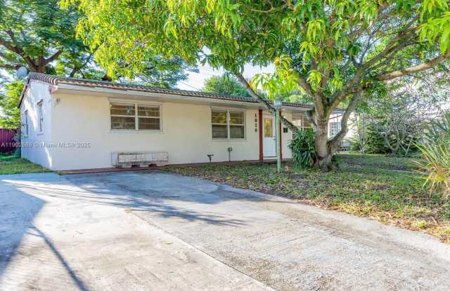 1010 N 69th Way photos photos