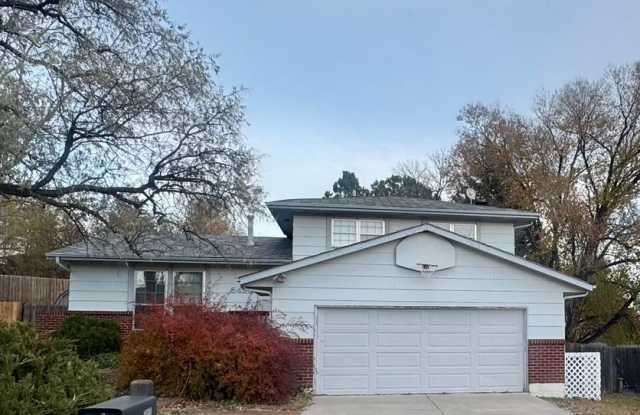 Vista Grande Terrace/4 Bedroom Home - 5435 Del Rey Drive, Colorado Springs, CO 80918 Vista Grande Terrace/4 Bedroom Home - 5435 Del Rey Drive, Colorado Springs, CO 80918