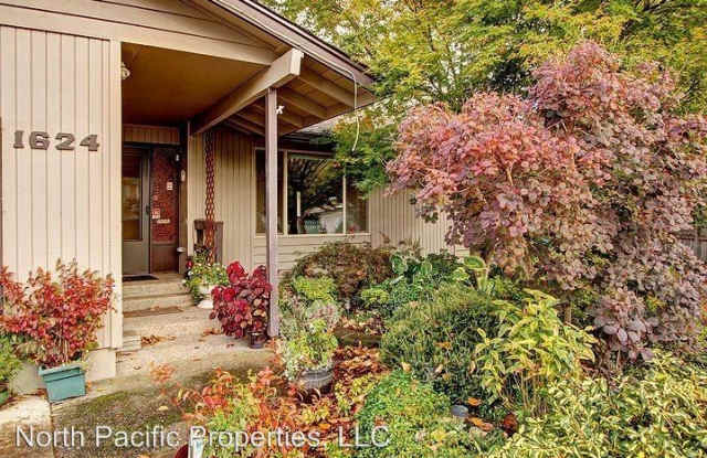 1624 Index court SE Gallery 2