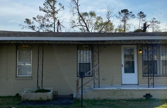 Spacious 1/1 North LC - 2528 Dewey Street, Lake Charles, LA 70601