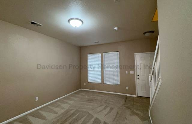 Beautiful 2 Bedroom Townhouse in Southeast Colorado Springs Gallery 4