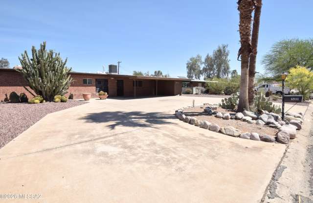6931 E 3rd Street photos photos