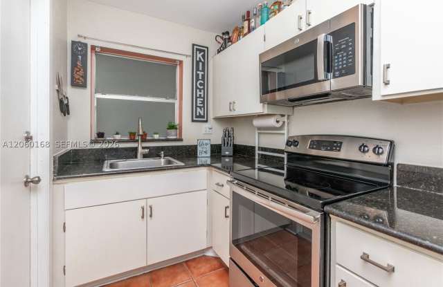 1425 Arthur St photos photos