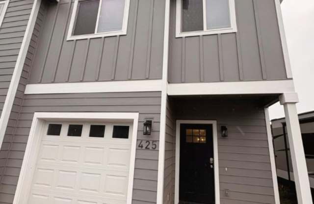 425 Southeast Inlet Avenue - 425 Southeast Inlet Avenue, Lincoln City, OR 97367