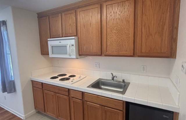 !!!! MOVE IN SPECIAL!! $500 OFF THE FIRST FULL MONTH’S RENT!!! 1 Bedroom 1 Bathroom ADU with A/C located in Santa Rosa's Coffey Park Neighborhood Gallery 4