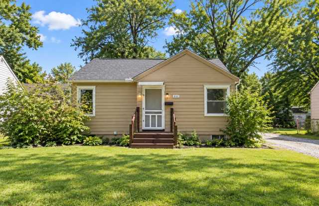 Welcome Home to Seward Avenue! Charming 2-Bedroom Ranch Gallery 1