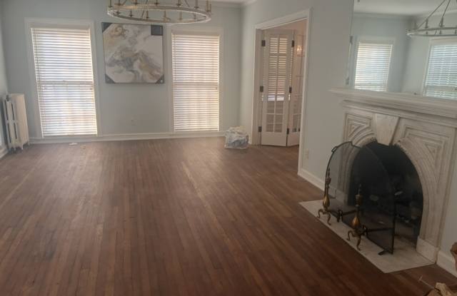 131 E 200th St Gallery 1