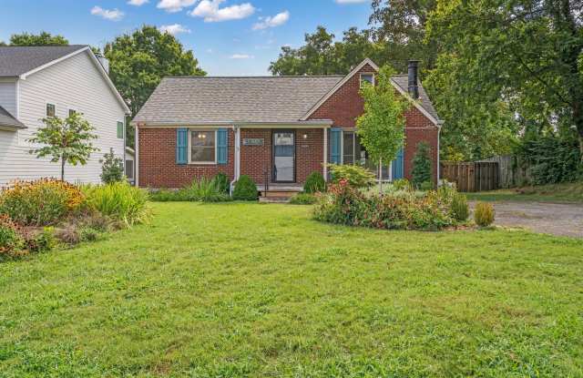 Beautiful Inglewood Home w/ Saltwater Pool! - 1805 Sherwood Lane, Nashville, TN 37216