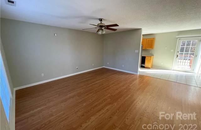 2037 Summerfield Circle Gallery 3