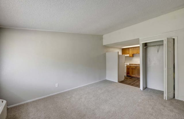 Pelican Pointe Apartments Gallery 4