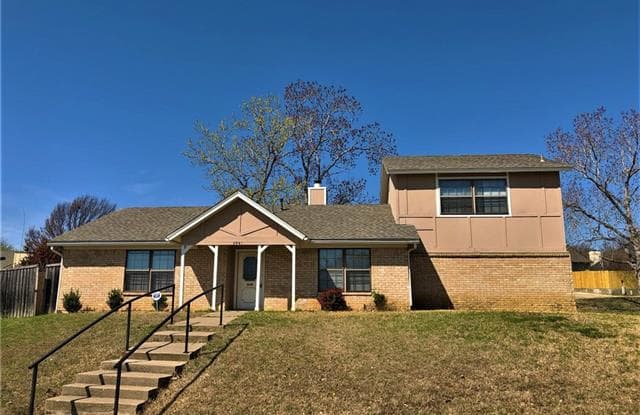 2041 Oakbluff Circle - 2041 Oakbluff Dr, Carrollton, TX 75007