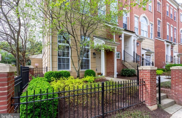 1914 CRESCENT PARK DR #33A - 1914 Crescent Park Drive, Reston, VA 20190