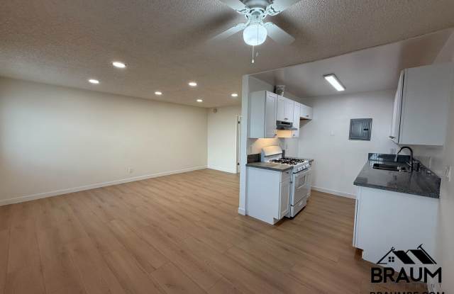 6612 SYLMAR AVE Gallery 3