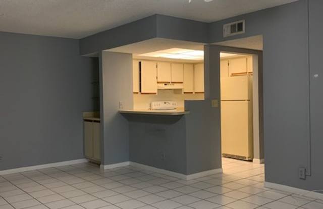 ONE BEDROOM  CONDO UNIT FOR RENT IN MIDPORT II Gallery 4