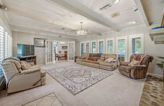 Beautiful large country home with amazing views 70 Miles from downtown Ft Worth,14 miles to Stephenville, 33 miles to Granbury Gallery 3