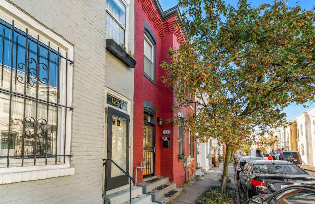 2 Bedroom 1 Bathroom Townhouse // H-Street Corridor // Private Parking Included! photos photos