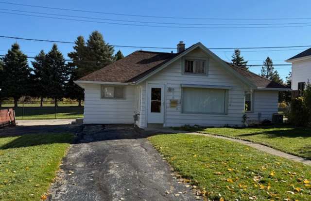 West Allis 3 bedroom 1 bath ranch Home - 816 South 56th Street, West Allis, WI 53214