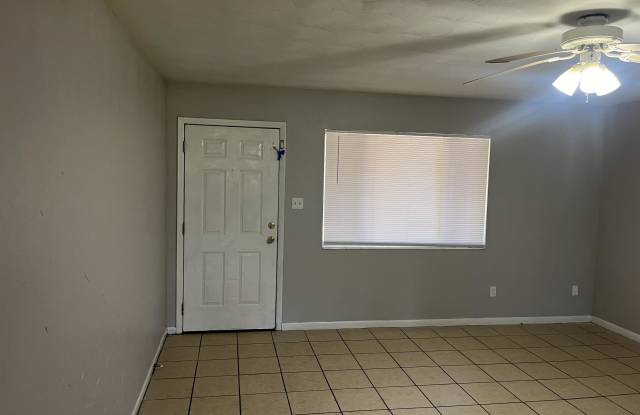 1070 Southwest McFarlane Avenue - 2 photos photos