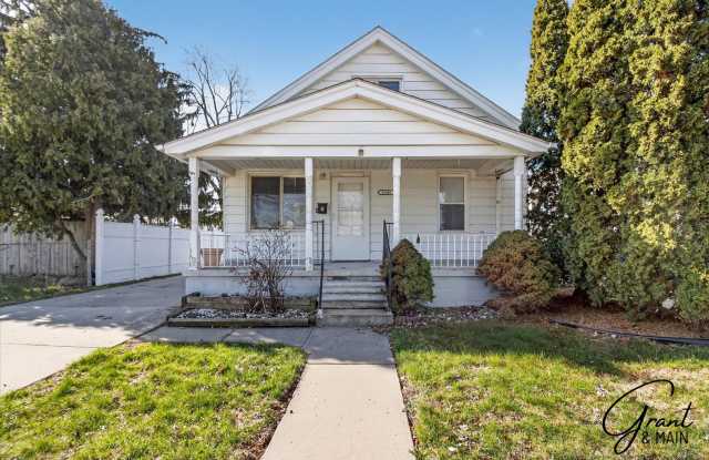 $1250 2 bedroom bungalow photos photos