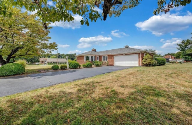 1647 Margaret LN - 1647 Margaret Lane, Salem, VA 24153