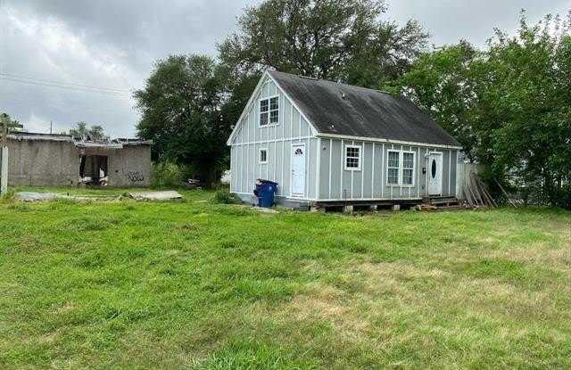 13 4th Avenue N - 13 4th Avenue North, Texas City, TX 77590