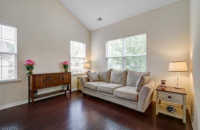 1308 Meadow Brook Ct Gallery 4