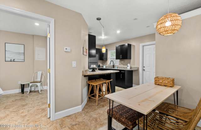 1672 Pineapple Avenue Gallery 4