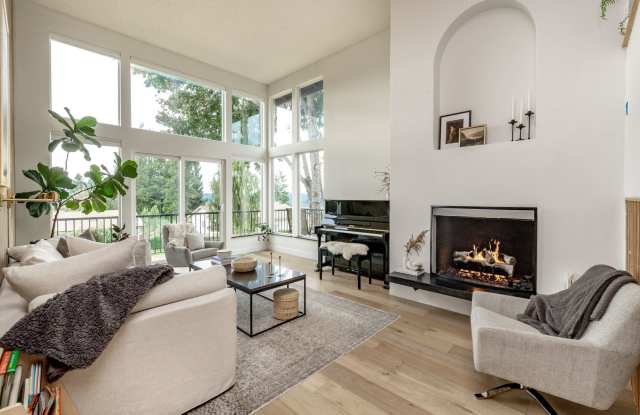 Stunning North Tacoma Home Gallery 4
