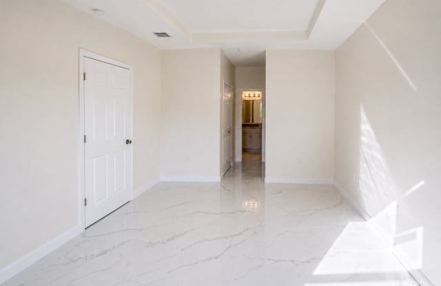 Large 4 bedroom, 3 bath, 2 car garage-MOVE IN READY! Gallery 4