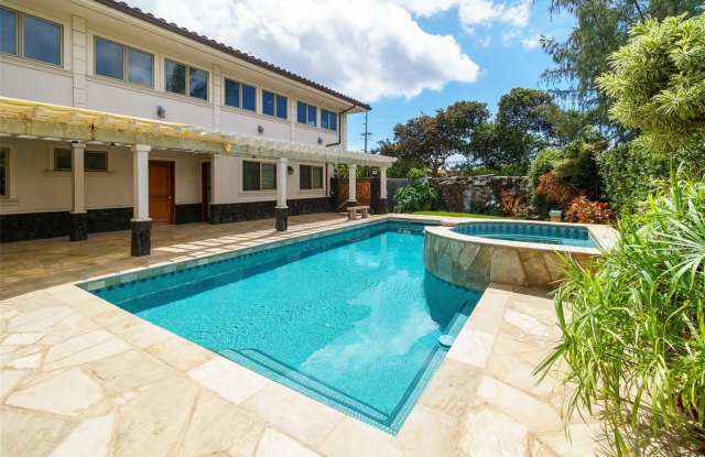 7096 Kalanianaole Highway Gallery 2