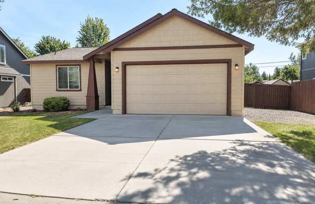 Spacious 3BR Home with Private Yard Near Alpenglow Park photos photos