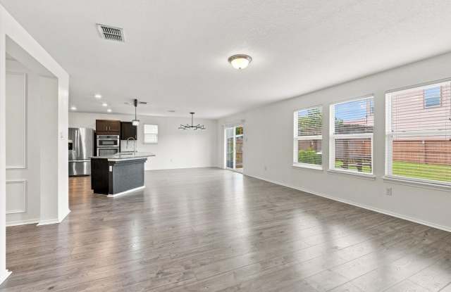 Spacious 4-Bedroom Home with Downstairs Guest Suite & Backyard Gazebo Gallery 4