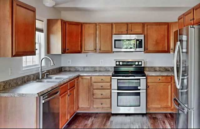 One level, corner lot rental in popular Reedy Fork Ranch! Gallery 3