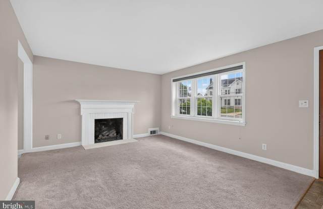 6015 BACKLICK Road Gallery 2