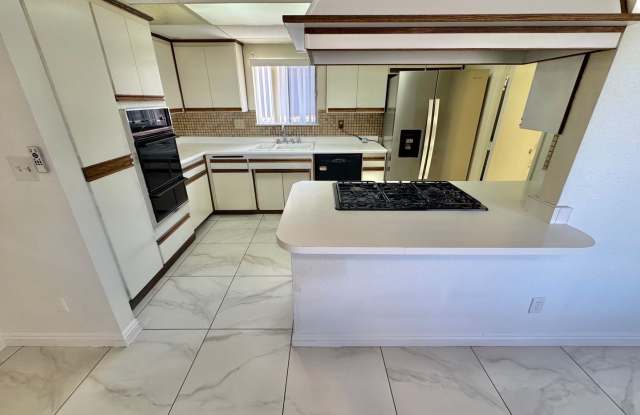 PET FRIENDLY! Spacious Single Story Home In North East Gallery 3