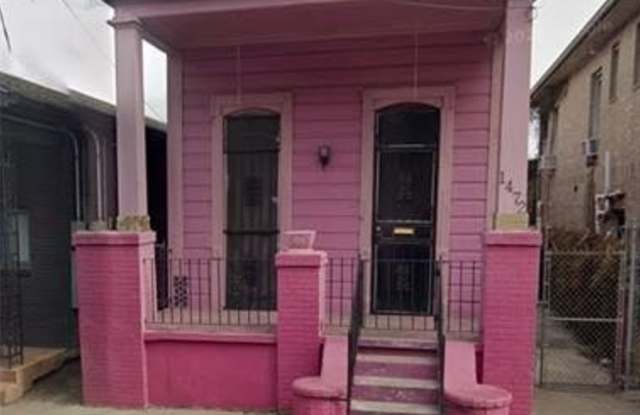 1472 N CLAIBORNE Avenue photos photos