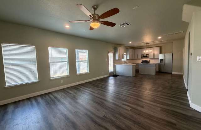 Big 4 Bedroom Home In Round Rock Gallery 4
