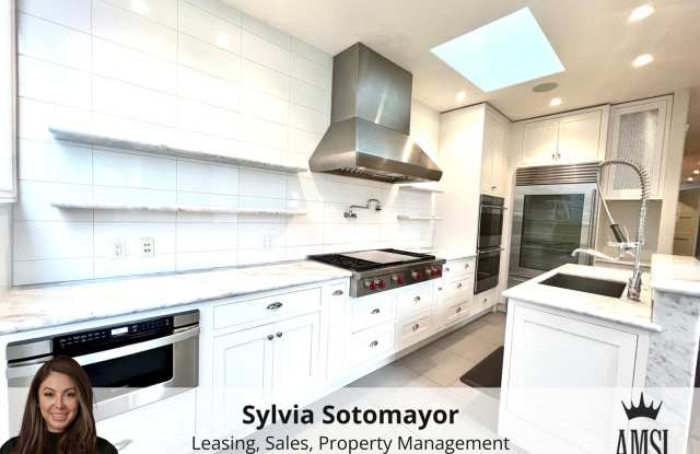 Welcome to North Beach! Premier 1 bed/ 2 Bath Top Floor Flat with Luxury Finishes for the Exclusive Tenant! - 558 Green Street, San Francisco, CA 94133