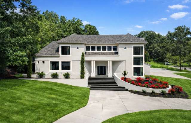 Luxury Living in South Charlotte – 2 minutes to Quail Hollow Golf Course photos photos