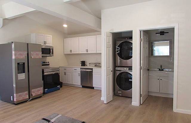 Completely Private one bedroom ADU/Guest House. Large 600sq ft! High ceilings photos photos