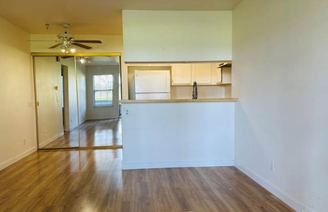 18242 Parkview Ln Apt 106 Gallery 2