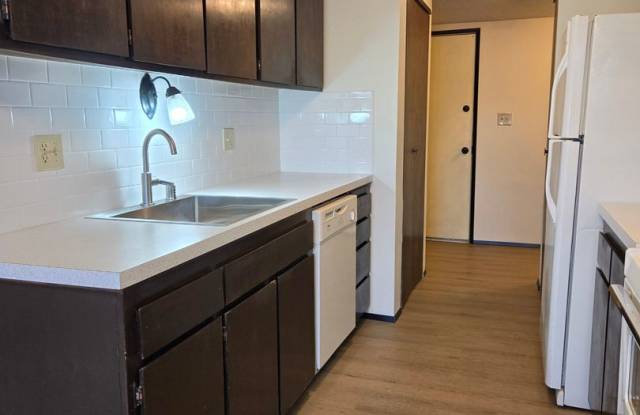 1360 Orleans Gallery 4