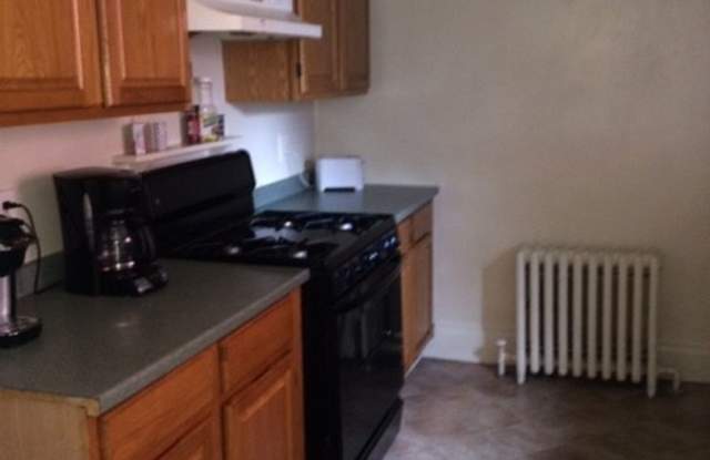 Four Bedroom Two Bath Off Campus Student Housing  Duquense, Pitt, South Side Gallery 1